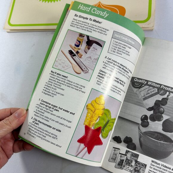 Vintage Lot Wilton Cake Decorating Method Course Yearbook Candy Making Booklet - Picture 8 of 13